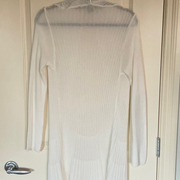 Beautifully flowing white Cartise long cardigan. - Picture 6 of 7